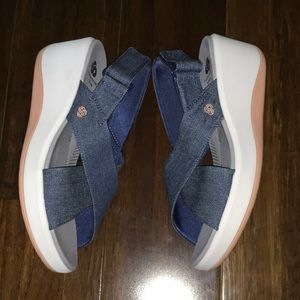 [ CLOUDSTEPPERS ] by Clarks Cross-Strap Wedges